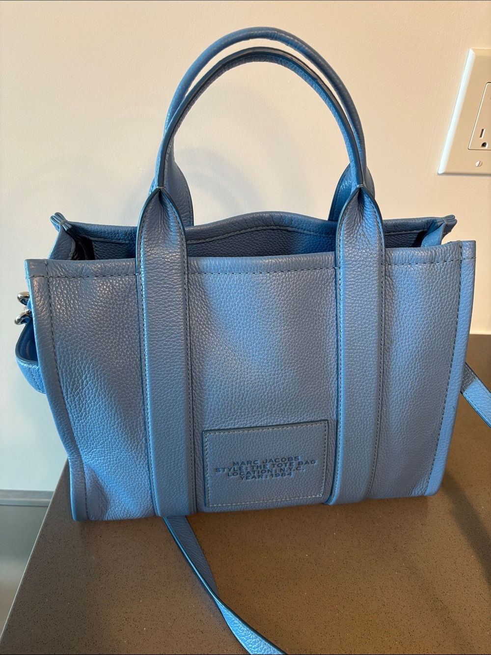 Marc Jacobs Blue The Tote Bag Leather Tote with Logo Print - Picture 3 of 6